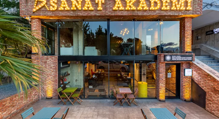 Sanat Akademi Yorumları