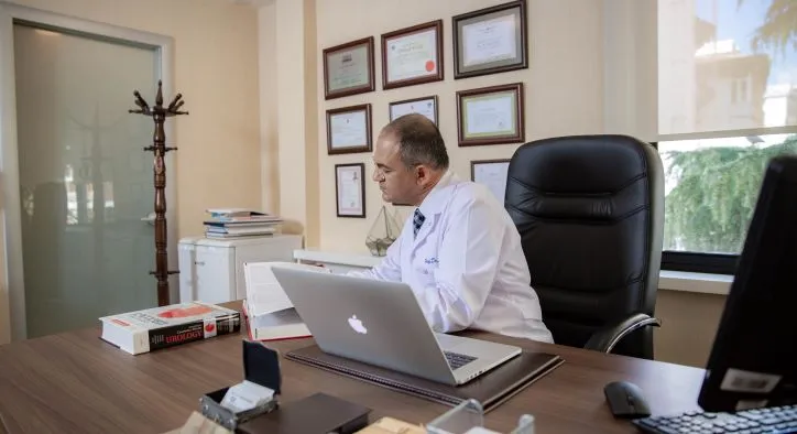 En İyi Üroloji Doktoru: Prof. Dr. Sinan Ekici ile Sağlığınıza Yatırım Yapın
